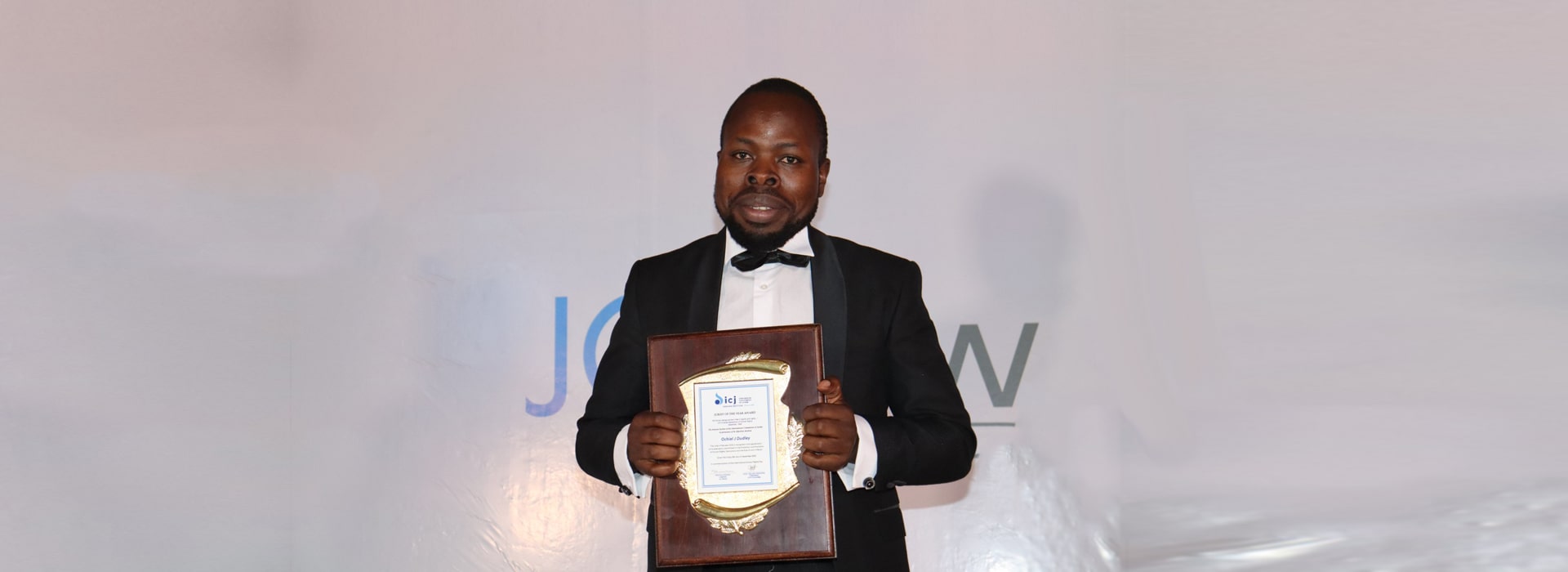 Dudley-Ochiel-receiving-an-award-Bond-Advocates-LLP